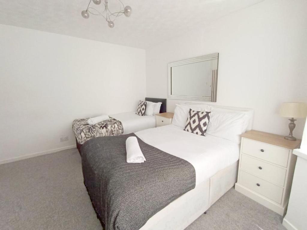 Cozy 4 Bedroom House In Smethwick With 4 Bathrooms Perfect For Contractors And Families Birmingham Exterior foto