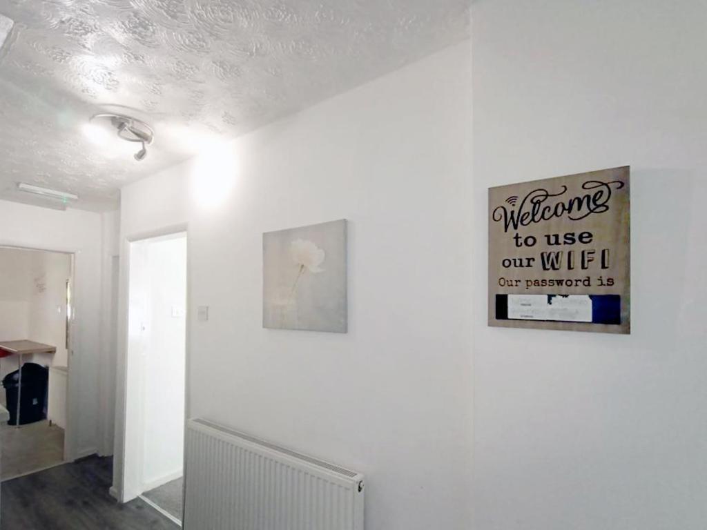 Cozy 4 Bedroom House In Smethwick With 4 Bathrooms Perfect For Contractors And Families Birmingham Exterior foto